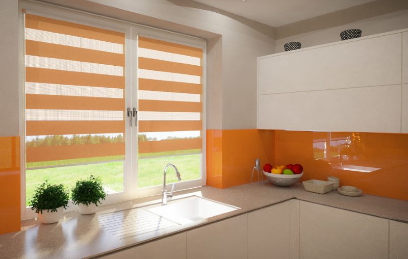 Orange curtains day-night on the kitchen window