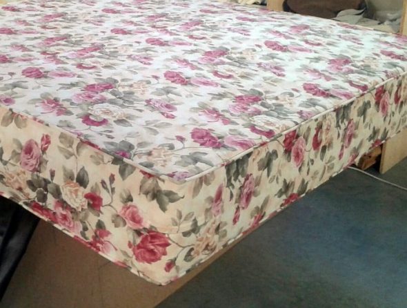 Reconstruction of the old mattress with a cover