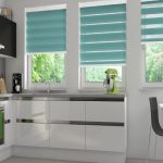 Moderní design kuchyně s zebra okna odstíny
