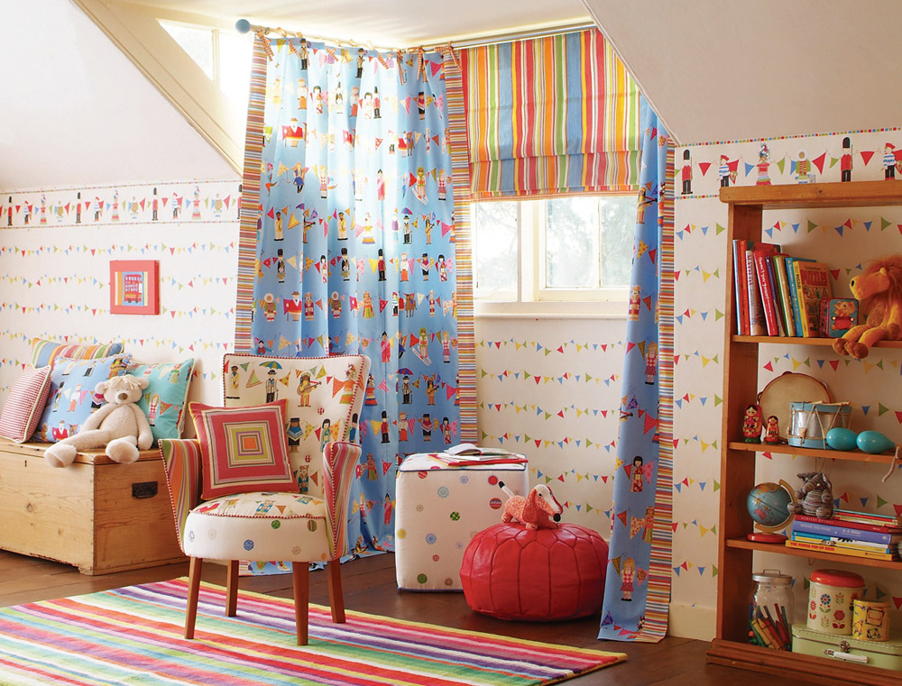 Making the window of the nursery using a combination of straight and Roman curtains