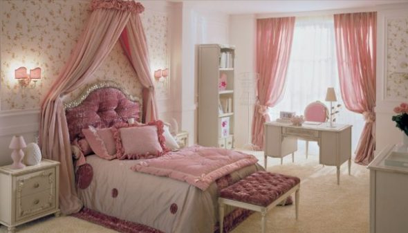 Sypialnia dla nastolatki o różowym wystroju