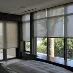 רישום של חלון פנורמי של תריסי חדר השינה