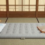 Japanese small room na may mattress for sleeping at night