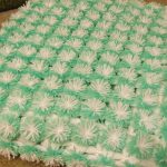 Children's white and green plaid of pompons