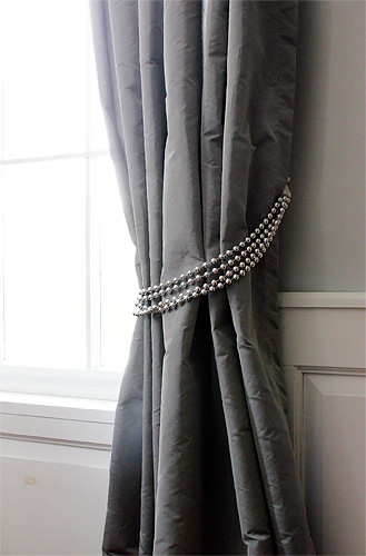 Curtains with a simple pickup