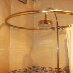 Okrągły złoty gzyms z głowicą prysznicową