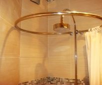 Okrągły złoty gzyms z głowicą prysznicową