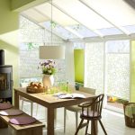 Design kuchyně-jídelna s okny na stropě