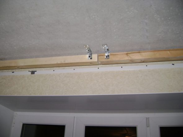 Wooden bars for fastening the eaves