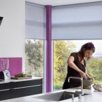 ستائر رمادية شفافة لنوافذ المطبخ