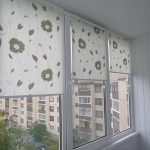 Afwerking van het balkon met kunststof panelen