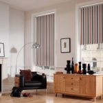 Stripade gardiner i vardagsrumsdesign