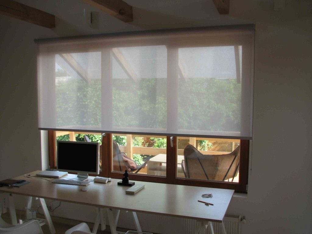 Şeffaf kumaş rulo ile pencere