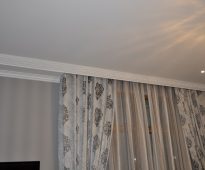 Hidden cornice for tulle and curtains in the ceiling niche