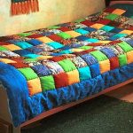 Warm air blanket mula sa bombons sa isang single bed