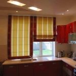 Žluto-červené klasické záclony do kuchyně
