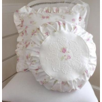 White pads with roses in a circle and square