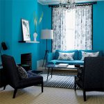 Vita kuddar för blå soffa