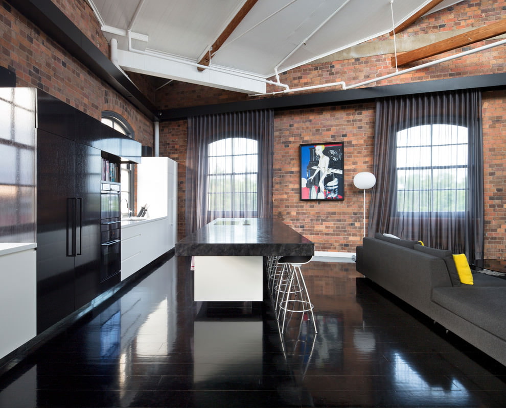 Černý závoj na oknech kuchyně - obývací pokoj
