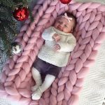 Детско розово каре от голямо плетене