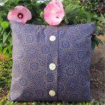 Cushion with button fasteners
