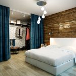 Aksamitne zasłony w sypialni w stylu loftu