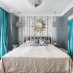 интериор на спалня със сиви стени