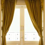 Curtain with lambrequin of satin fabric
