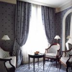 Soft chairs na may striped tapiserya