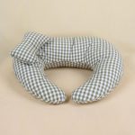 Checkered cushion for feeding with an extra cushion in the form of a bow