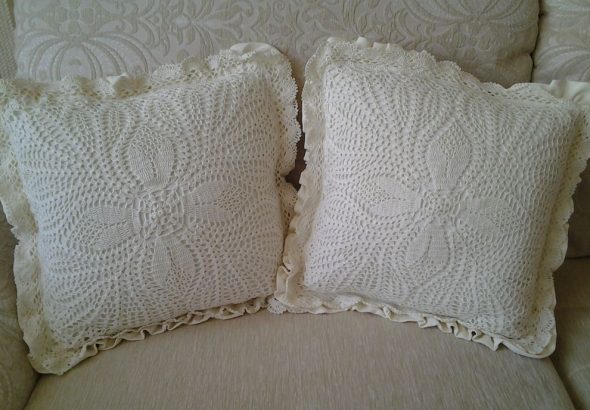 Knitted pillow provence