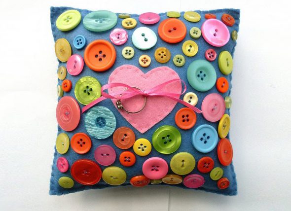 Pillow with buttons
