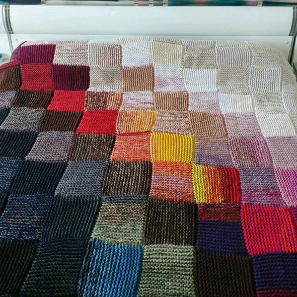 Plaid of colored merino yarn