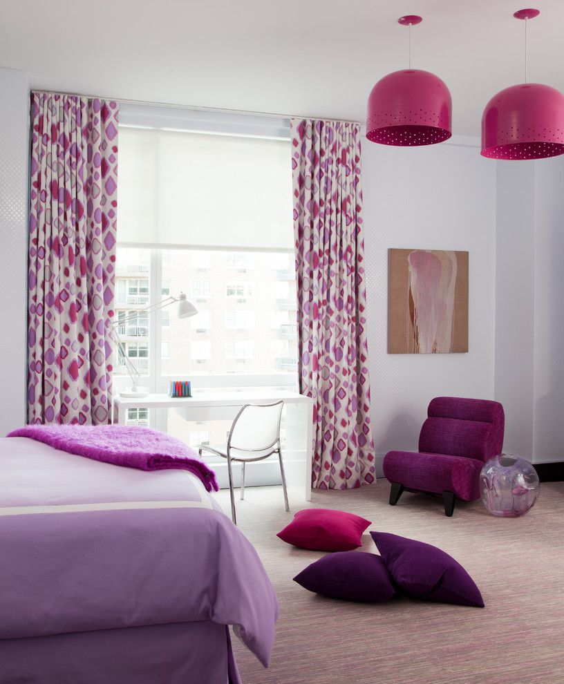 Různé odstíny fialové v designu jedné místnosti