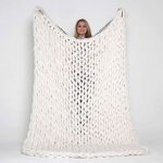Large-knit merino wool large plaid