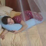 Yastık, uyumak için mümkün olan maksimum vücudu seçme imkanı sunar