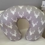 Karmienie poduszkami z jeleniem