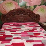 Bedspread for a bed of sweaters in pink