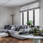 Design obývacího pokoje se dvěma okny