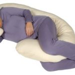 C-shaped pillow allows you to relax the whole body