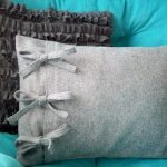 Gray soft pillow na may bows