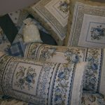Ang mga chic Provence cushions para sa iba't ibang okasyon