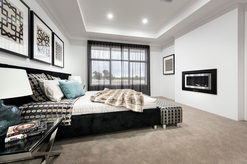 Modern bedroom na may transparent black tulle
