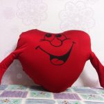 Nakakatawang pillow heart
