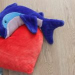 Velor pillow Heart na may dolphin