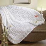 White openwork blanket with hearts