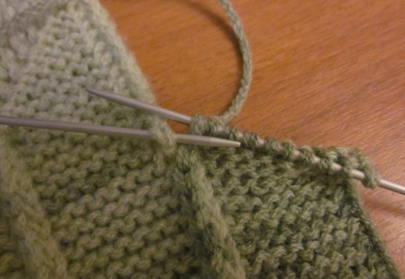 Knitting for both segments of the side braid