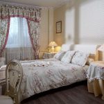 Provence tarzında tekstil ile hassas yatak odası