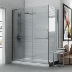 Szklane ścianki działowe w wannie z prysznicem