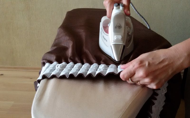 Ironing steam iron pleated curtains